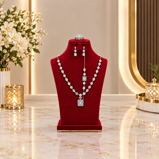 Timeless silver necklace